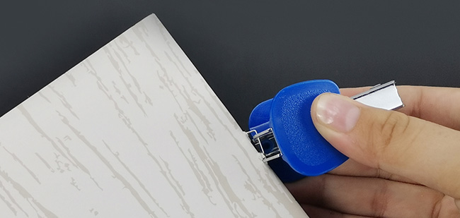 How to Remove The Heavy Duty Stapler Staple by a Staple Remover
